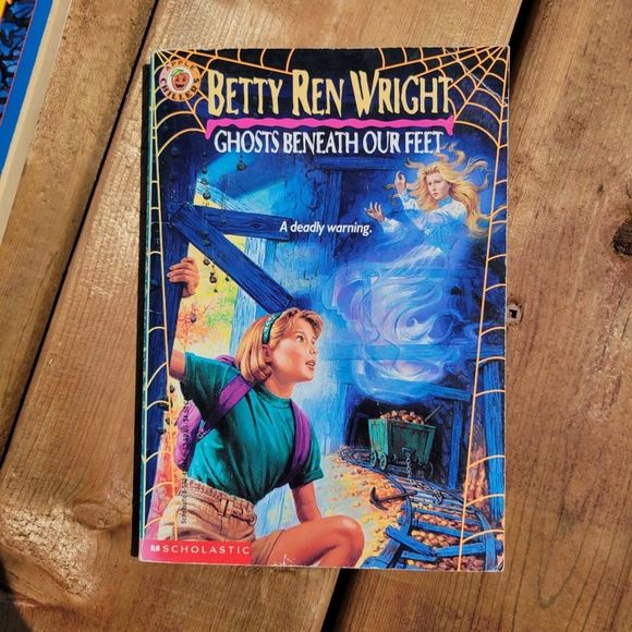 3 Book Bundle Scholastic Apple Paperbacks Vintage Ghost Chillers Readers Set 3 - Picture 10 of 17